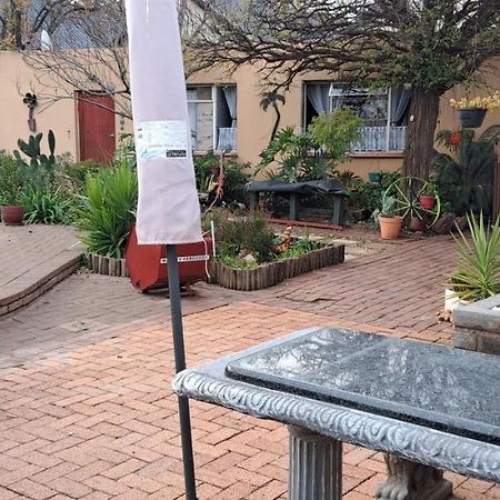 The Cottage Unit Bloemfontein Esterno foto
